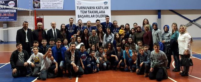 Öğretmenler Voleybol'da coştu