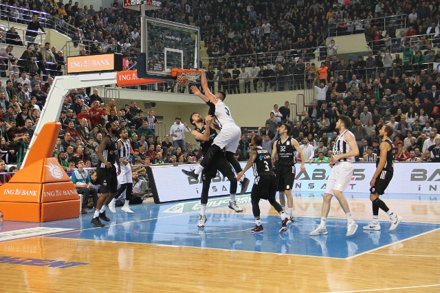 Anadolu Efes’e konuk oluyor