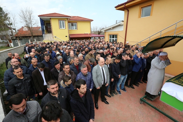 İlçe Başkanı toprağa verildi