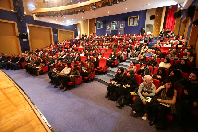 Biyografiler yazarların hayatına yolculuktur