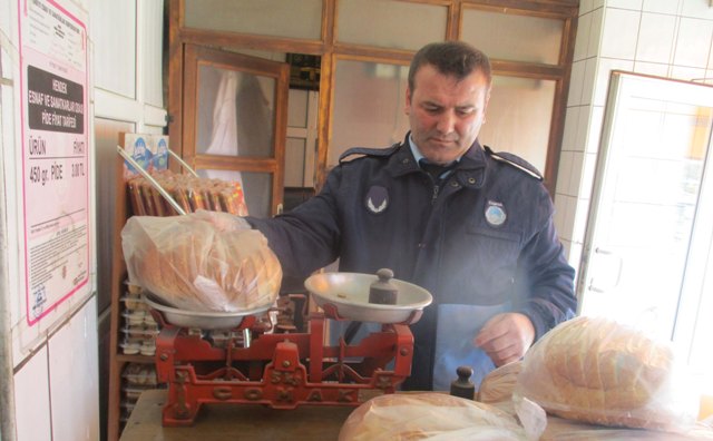 Zabıta ekipleri fırınları denetledi