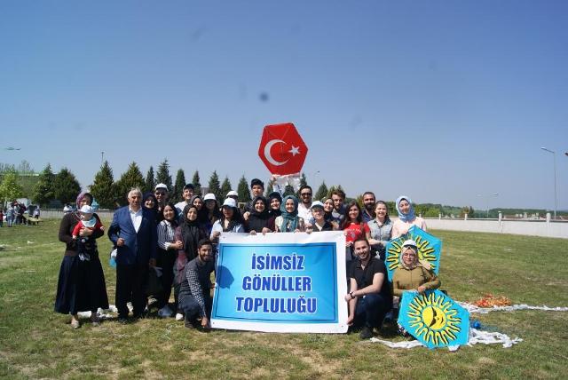 Camili’de gökyüzü renklendi