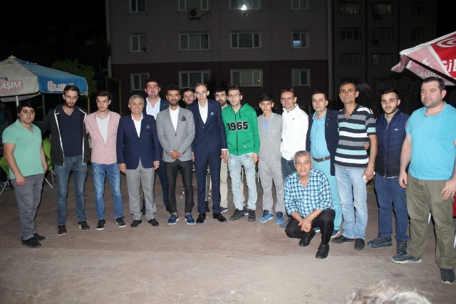 Sofuoğlu Ferizli'de gençlerle buluştu