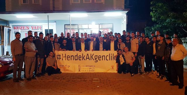 MEYDANLARDA  AK GENÇLİK RÜZGARI