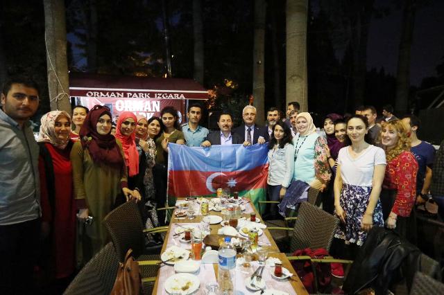 Dünyanın Tüm Renkleri İle Aynı İftar Sofrada