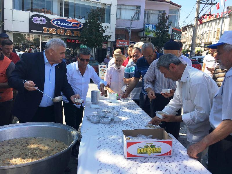 Pamukova’da 8 bin kişilik aşure