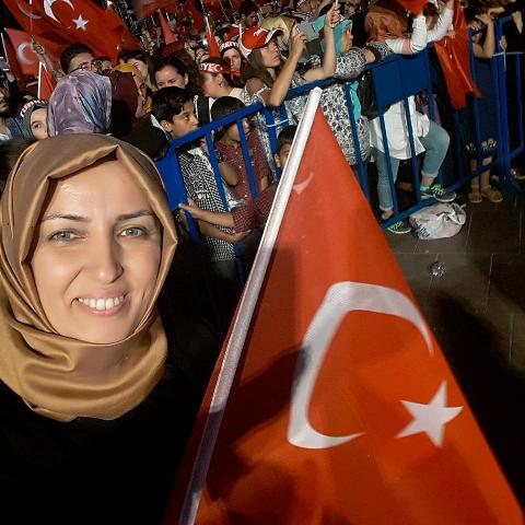 AK Partili Nesrin Burnazoğlu MHP'ye geçti