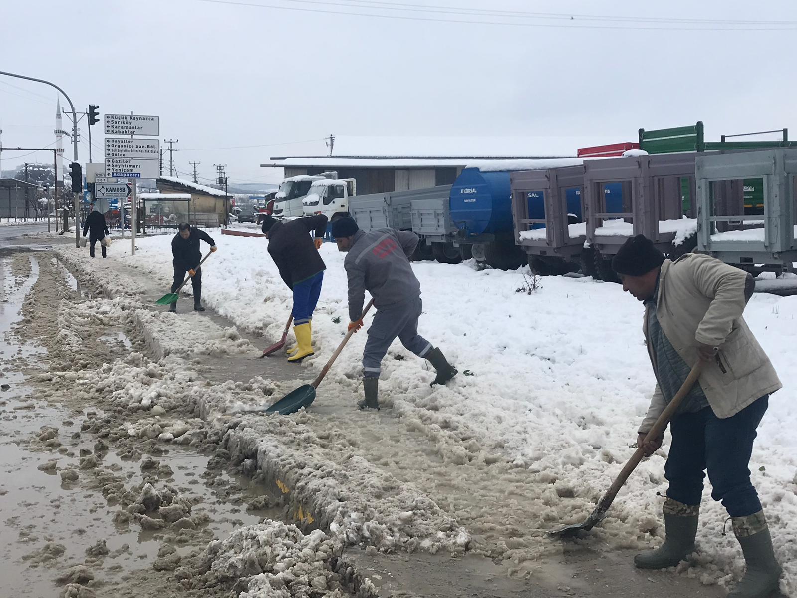 Kaynarca'da kar temizliği