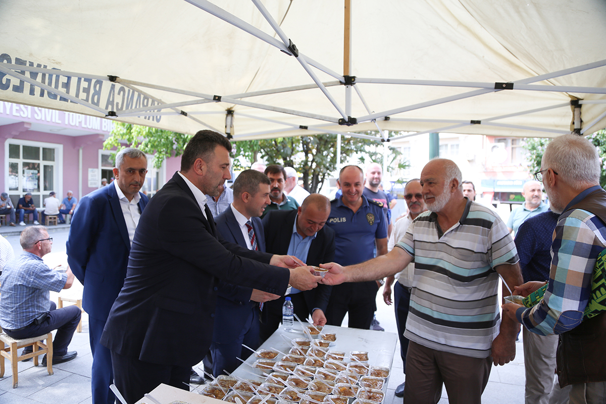 Sapanca’da aşure ikramı