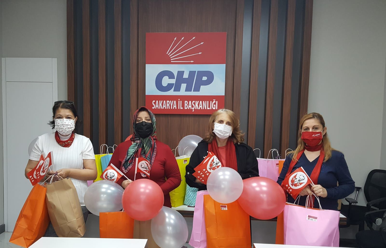 CHP'li kadınlar mutlu etti