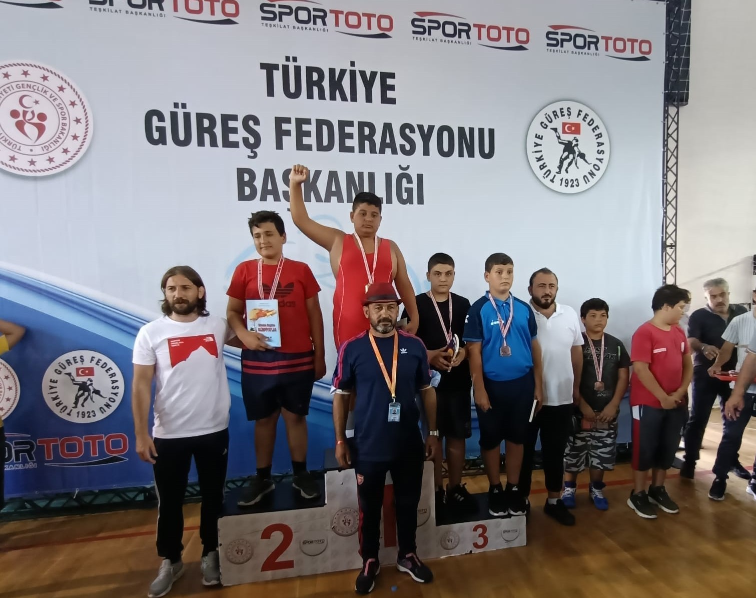 Hendek Güreş'ten büyük  başarı