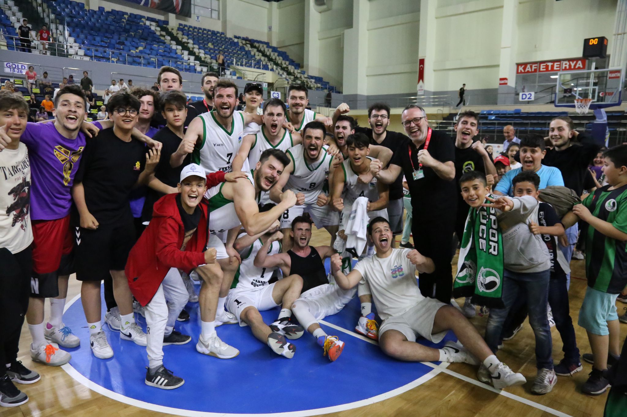 Büyükşehir Basketbol dolu dizgin