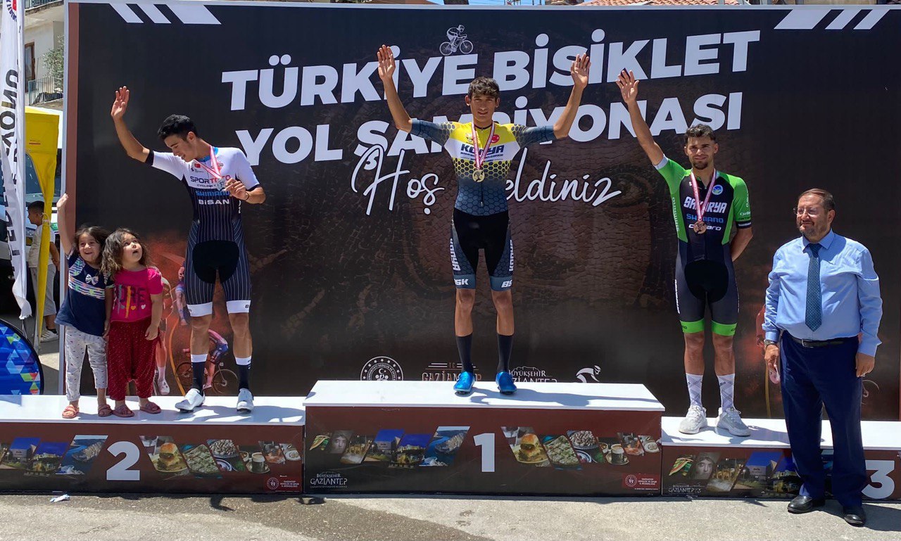 Genç pedaldan derece geldi