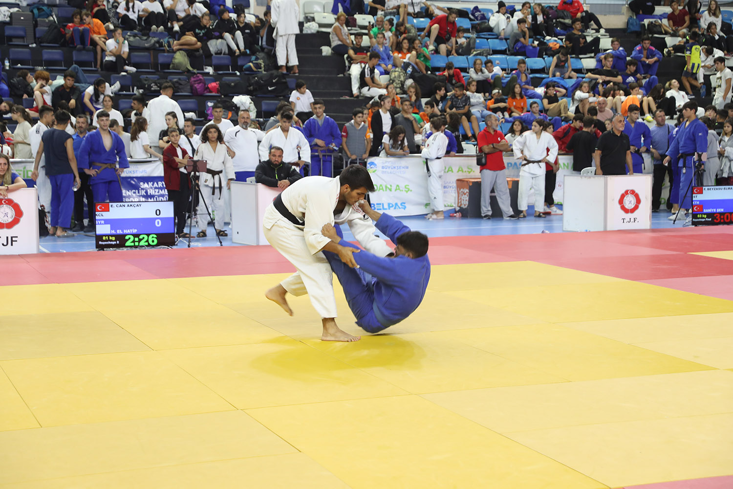 Judo turnuvası nefes kesti