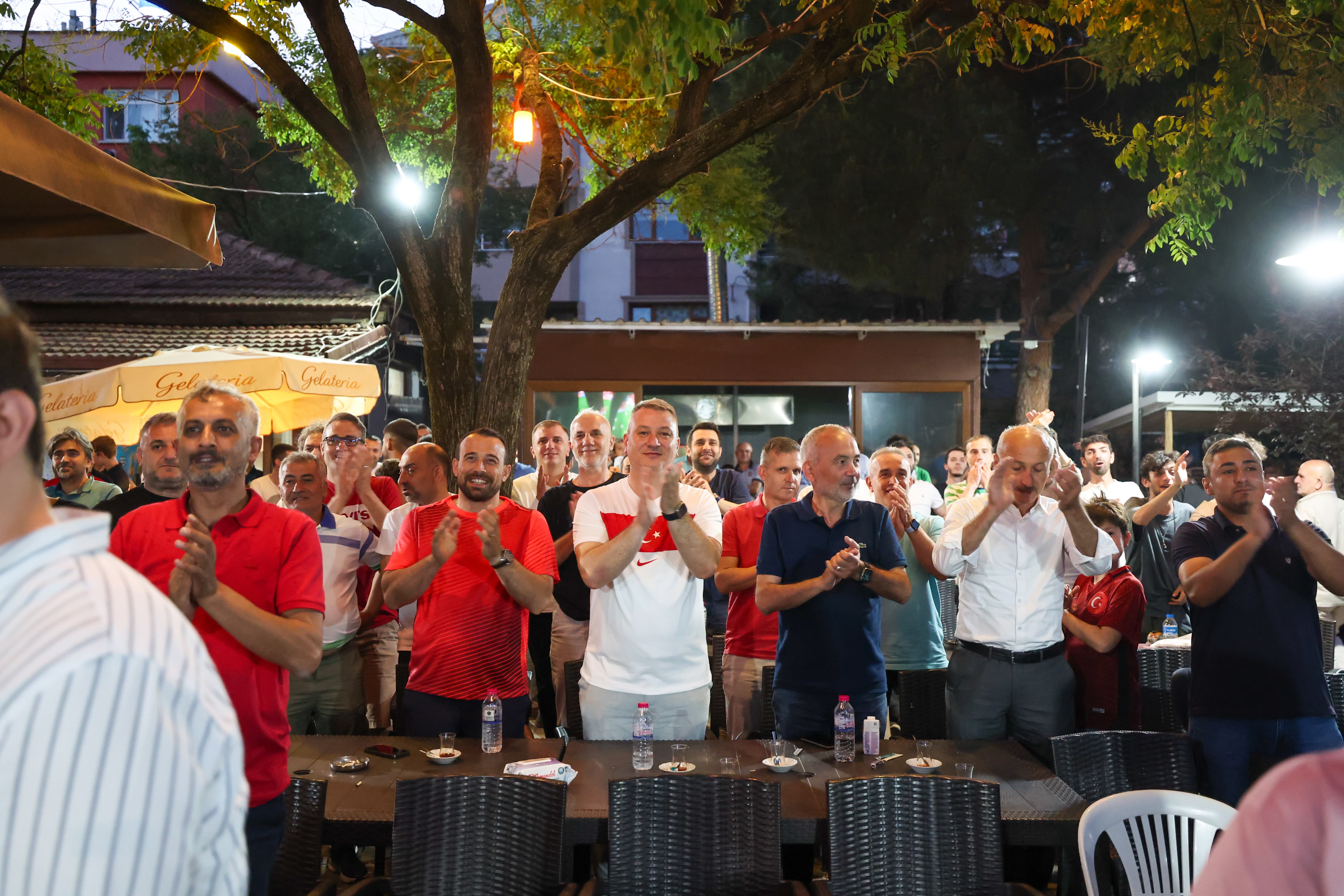 7'den 70'e Ay Yıldız Coşkusu