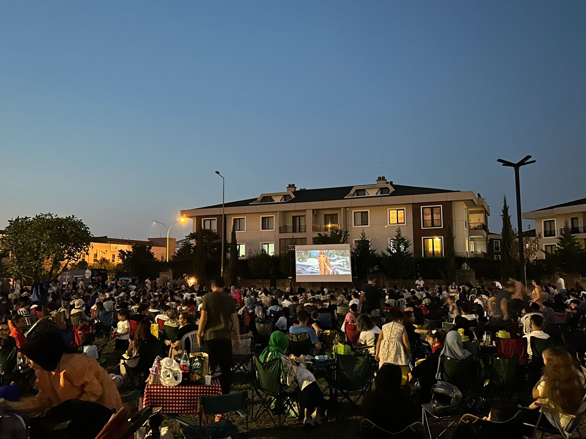 Serdivan'da açık havada sinema keyfi