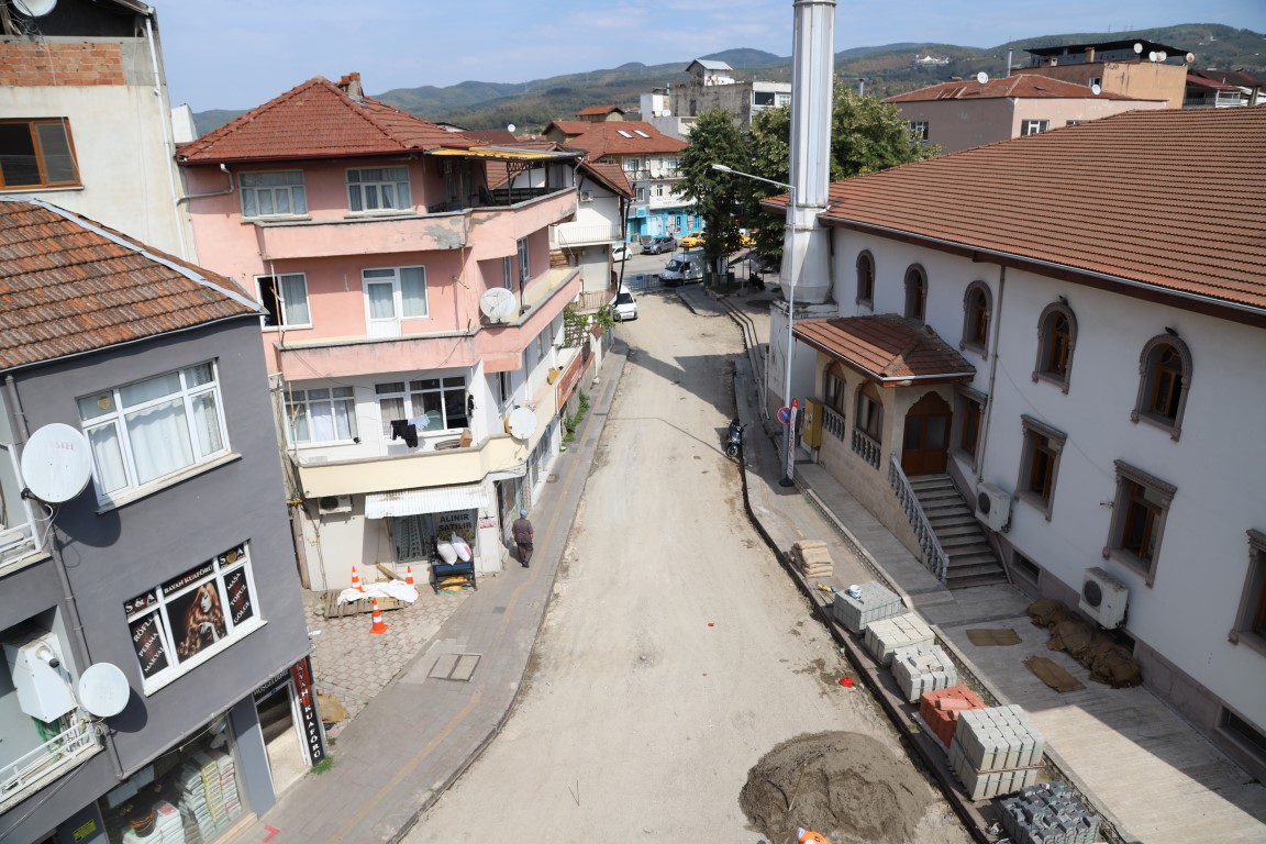 Hendek'teki çalışmalar göz dolduruyor