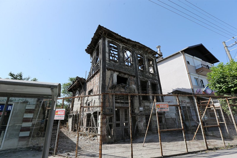 100 yıllık konak yeniden yükselecek