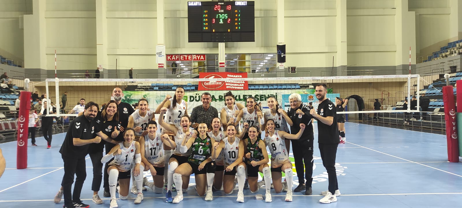 Sakarya Voleybol zoru başardı