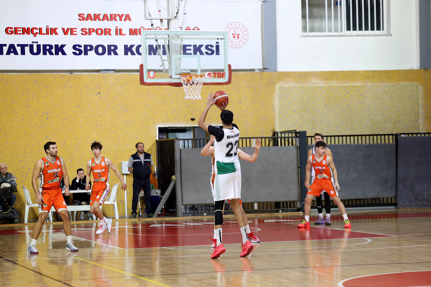 Son saniye basketiyle sezonun ilk galibiyeti