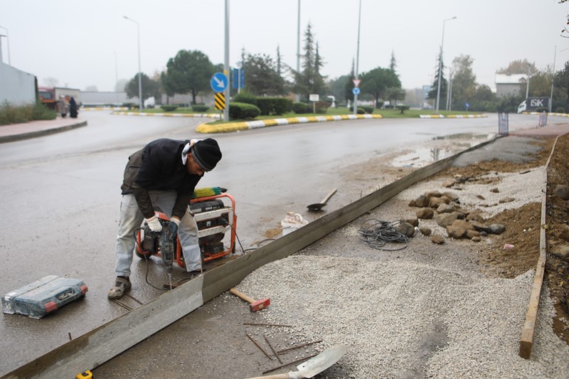 Arifiye'de kaldırım çalışması