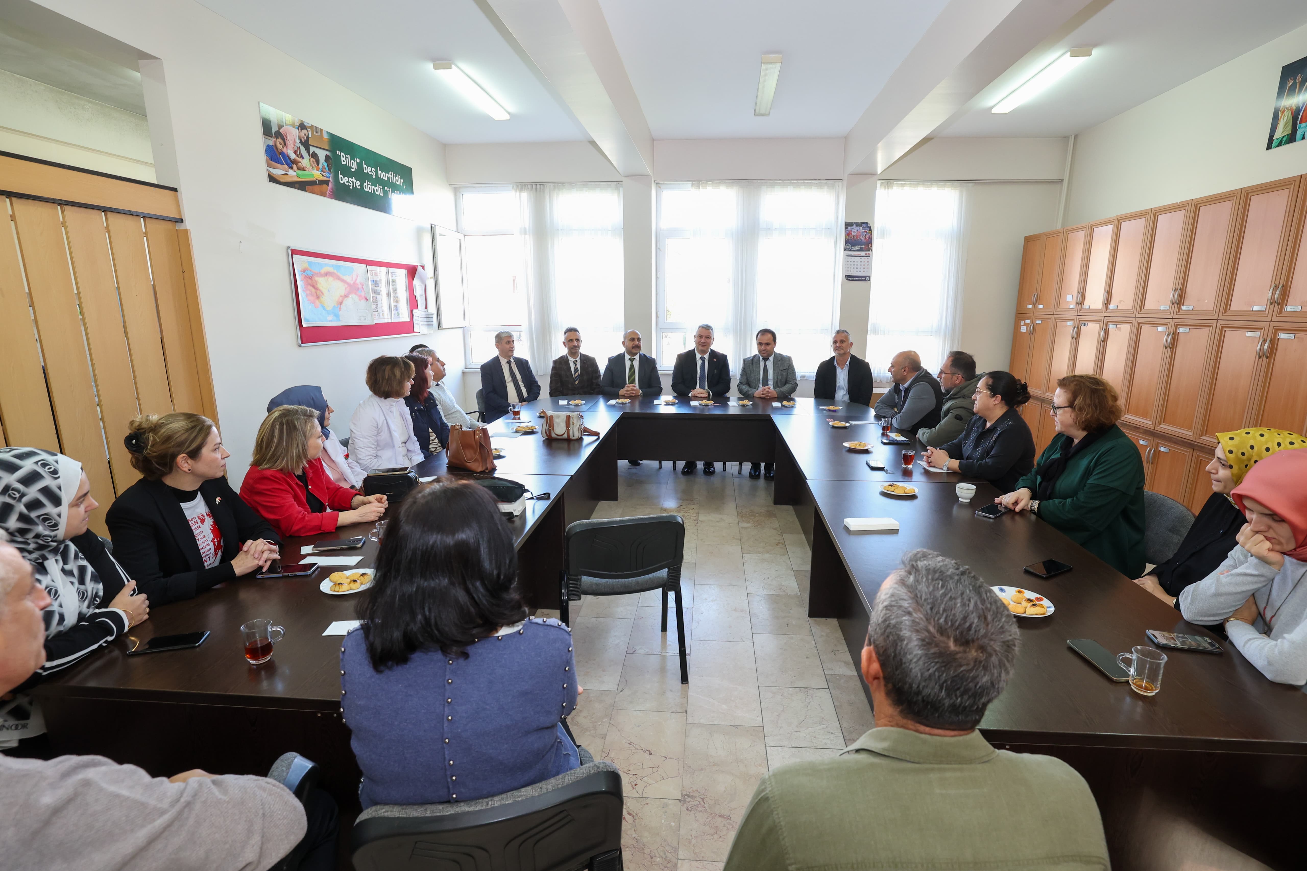 Başkan Çelik öğretmenleri unutmadı