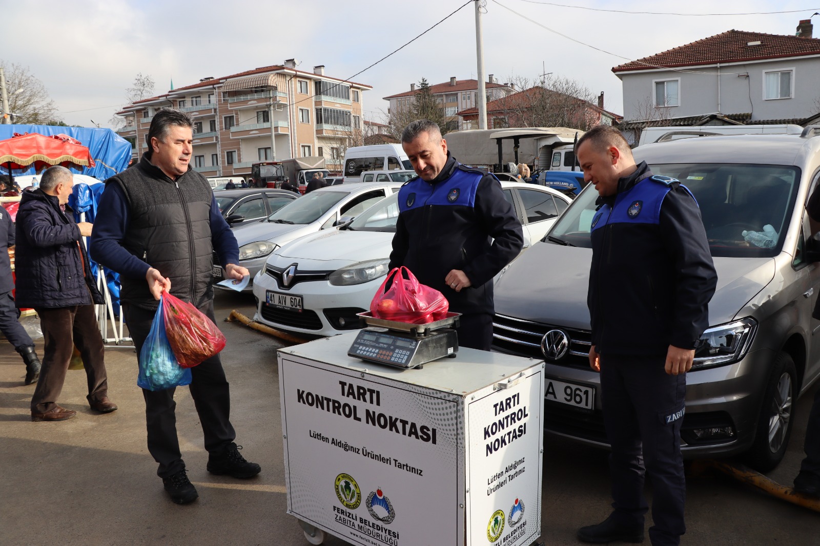 Ferizli pazarı zabıta denetimi sürüyor